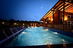 3bhk Farmhouse w Pvt Pool Lawn in Noida, Noida