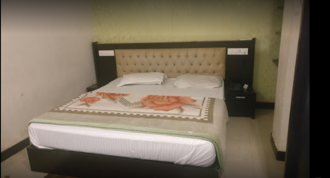 Hotel Mahakal Palace - Tap to explore photos