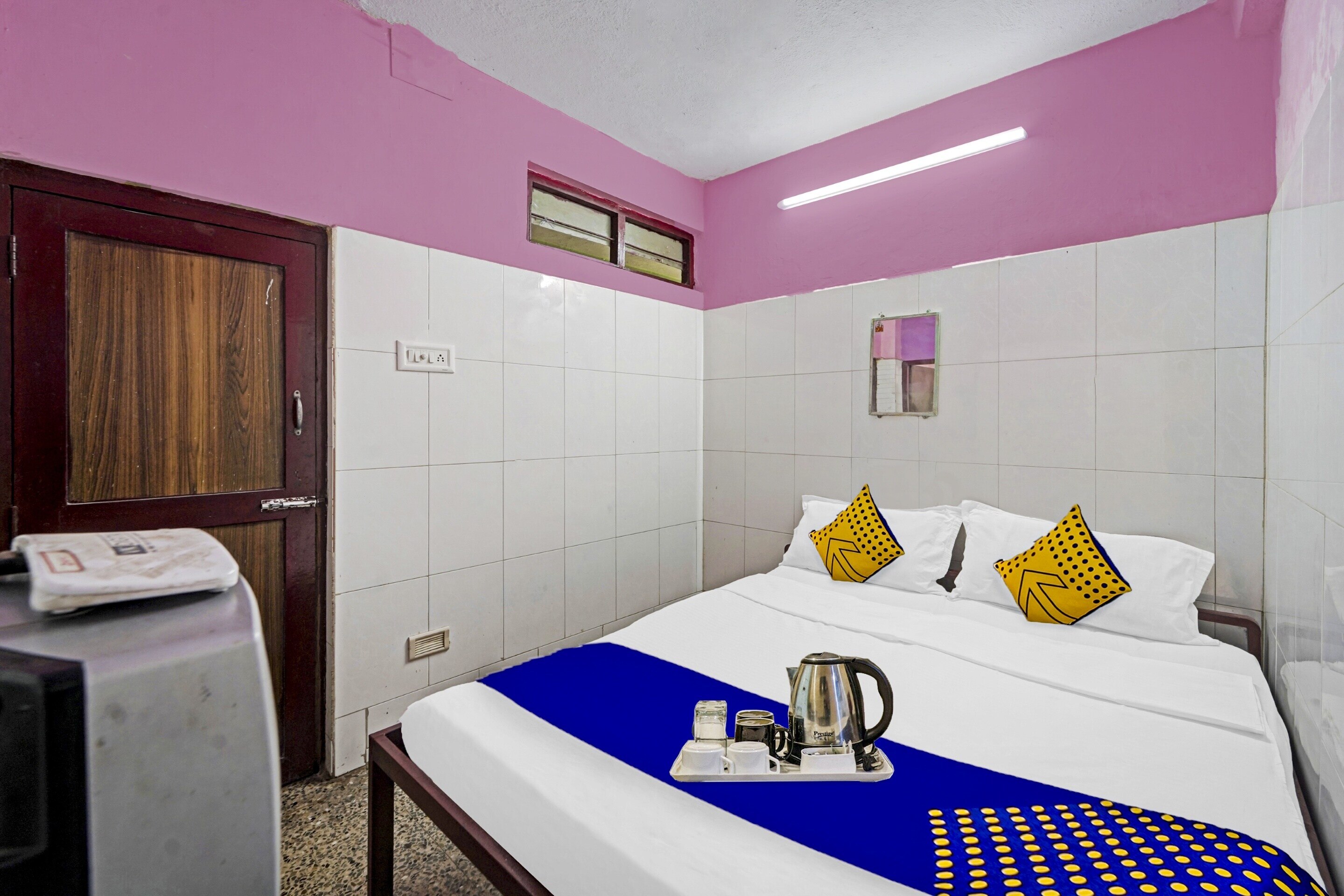 Kumarans inn - Tap to explore photos