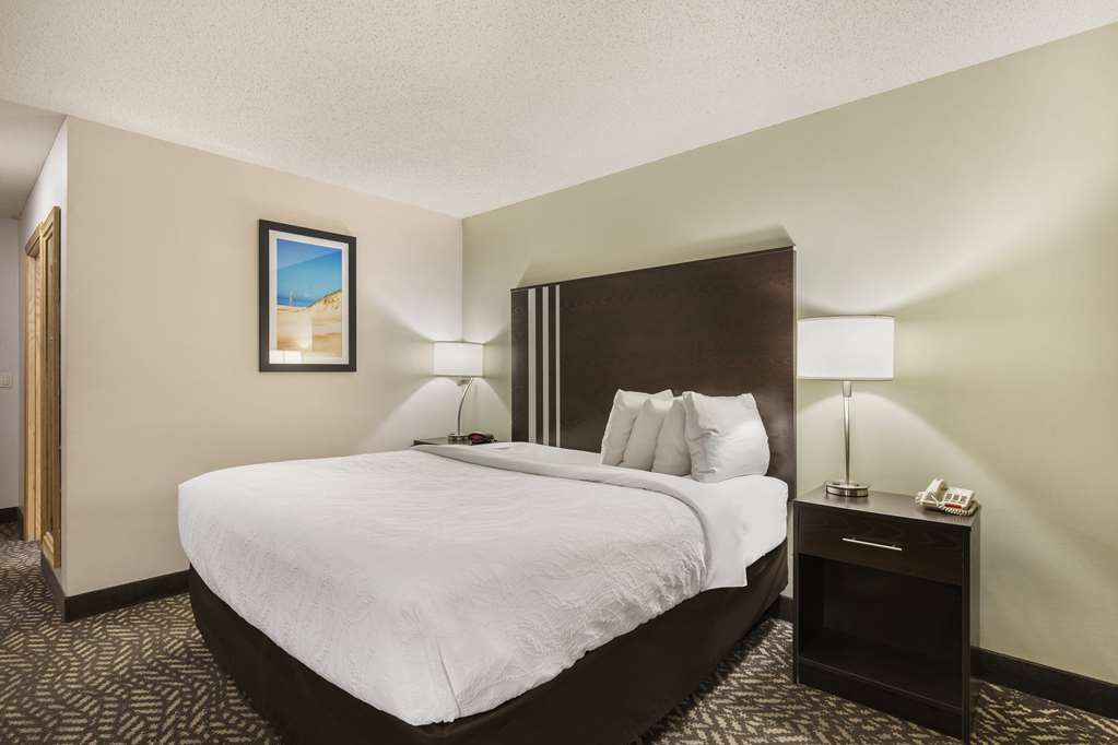 Best Western Indian Oak - Tap to explore photos