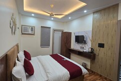 Hotel QR Palace, Varanasi