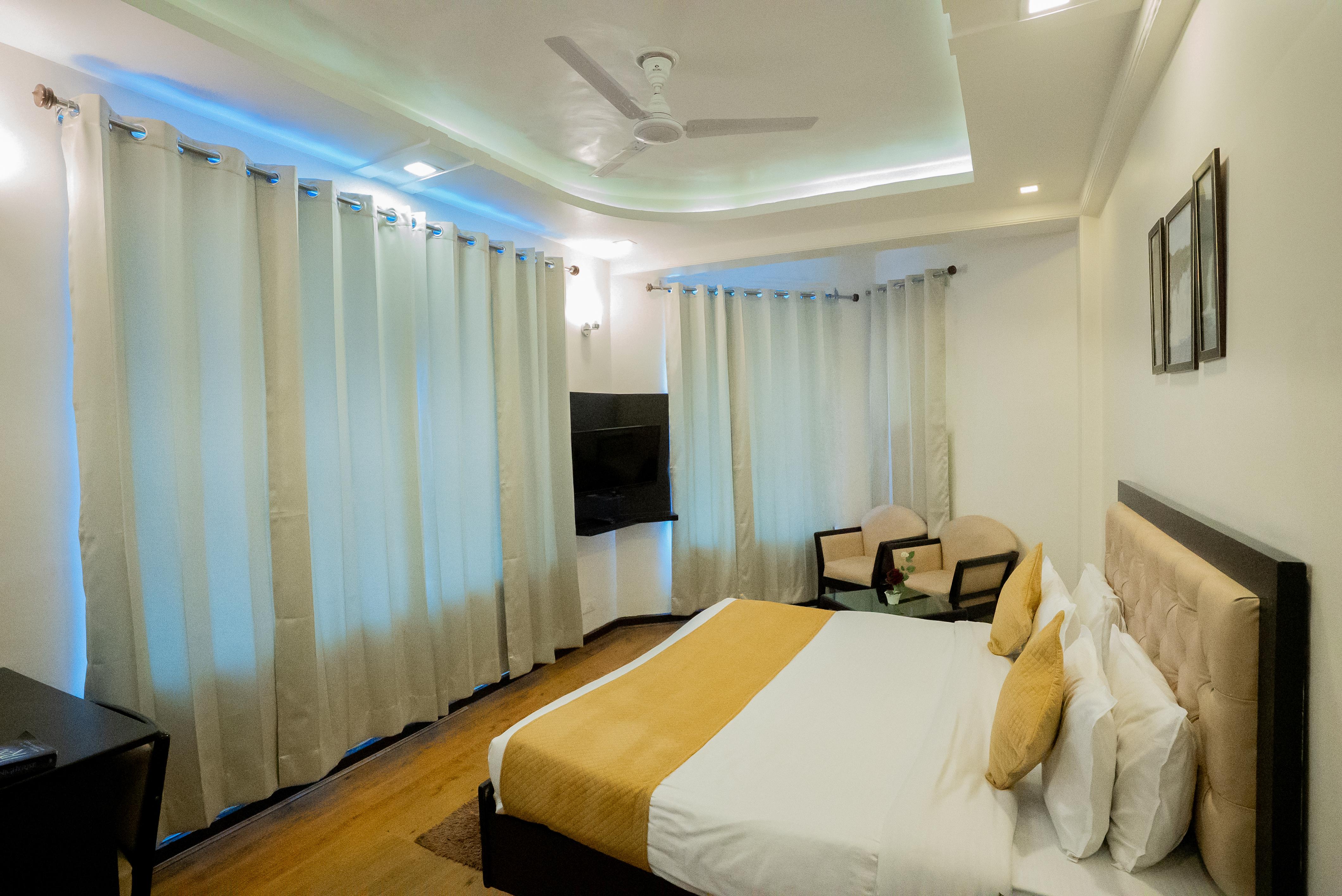 Hotel Crystal Palace, Mussoorie - 10 Mins to Mall Road & Free Parking - Tap to explore photos
