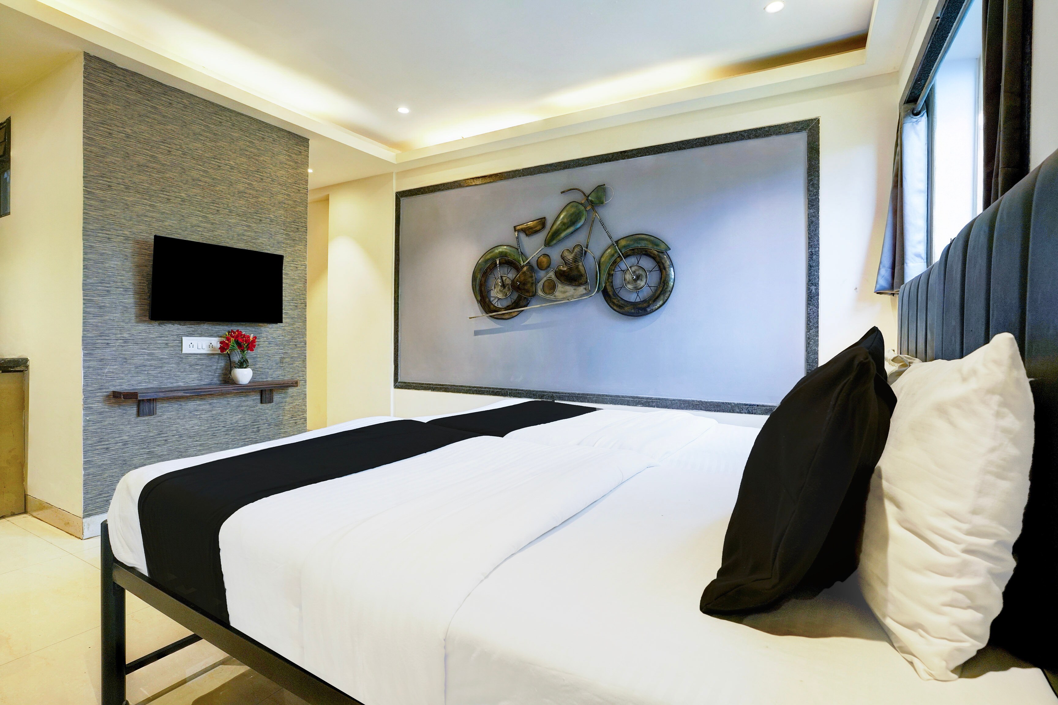 Super Hotel O Seawoods Near Palm Beach Road Formerly Sai Roop - Tap to explore photos