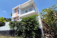 white Palace, Thekkady