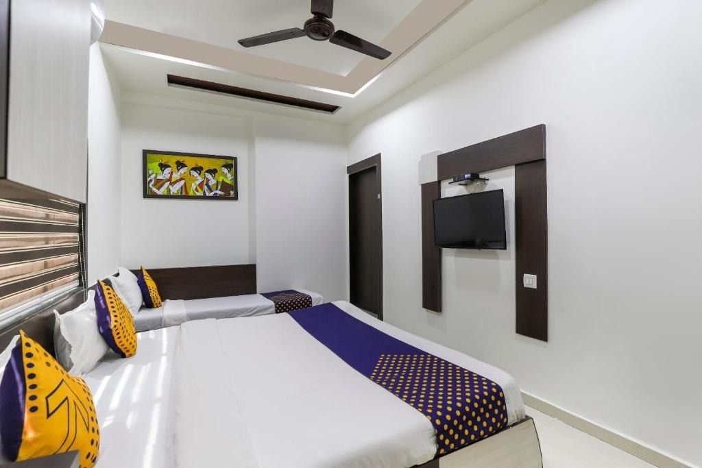 Hotel Atithi- Opposite Shreeji Hospital - Tap to explore photos