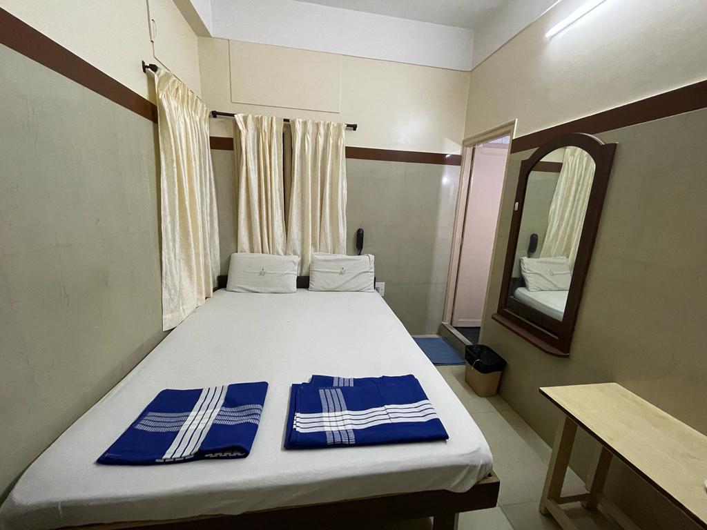 Golden Guest House - Majestic - Tap to explore photos
