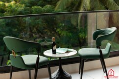 SandCastle 3BHK Jacuzzi Baga Beach 3KM By Homestay Daddy, Goa