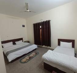 Bedroom 1(Triple bed)