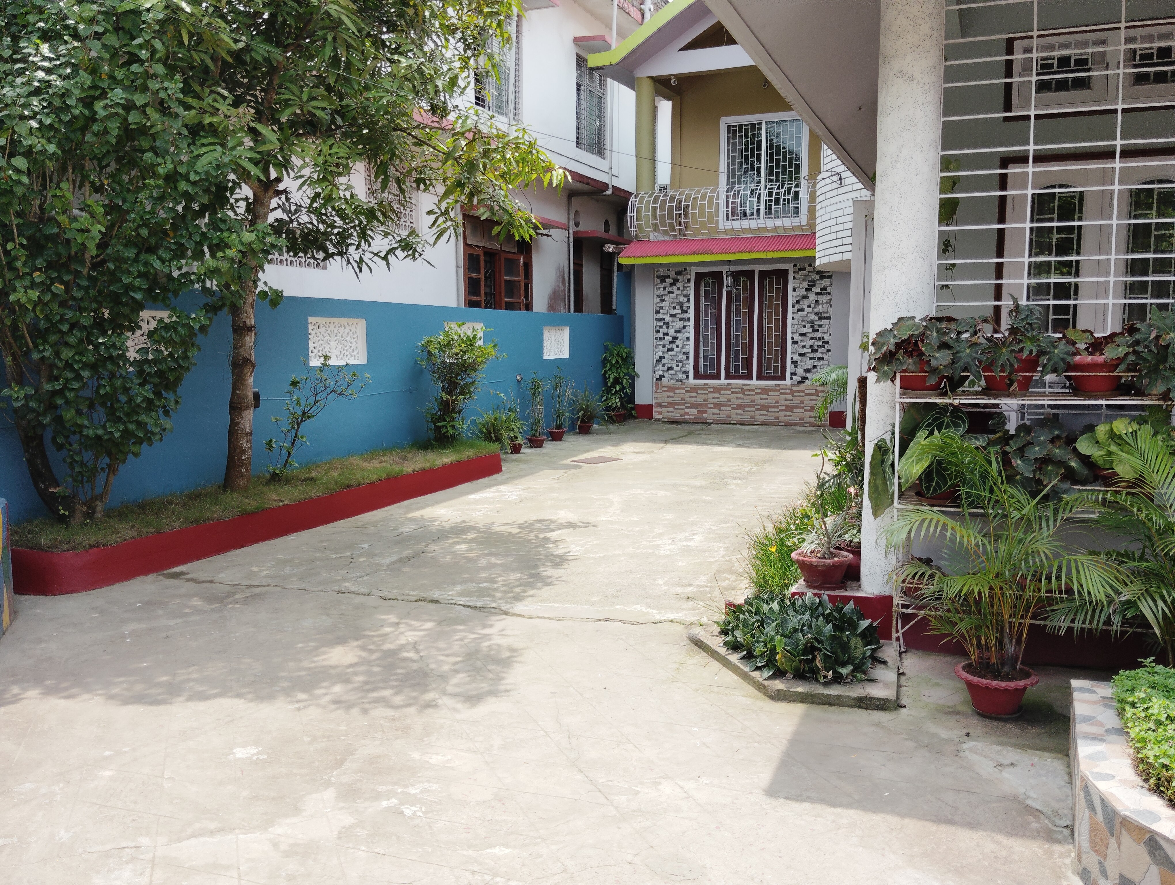 Doloi's Guest House - Tap to explore photos
