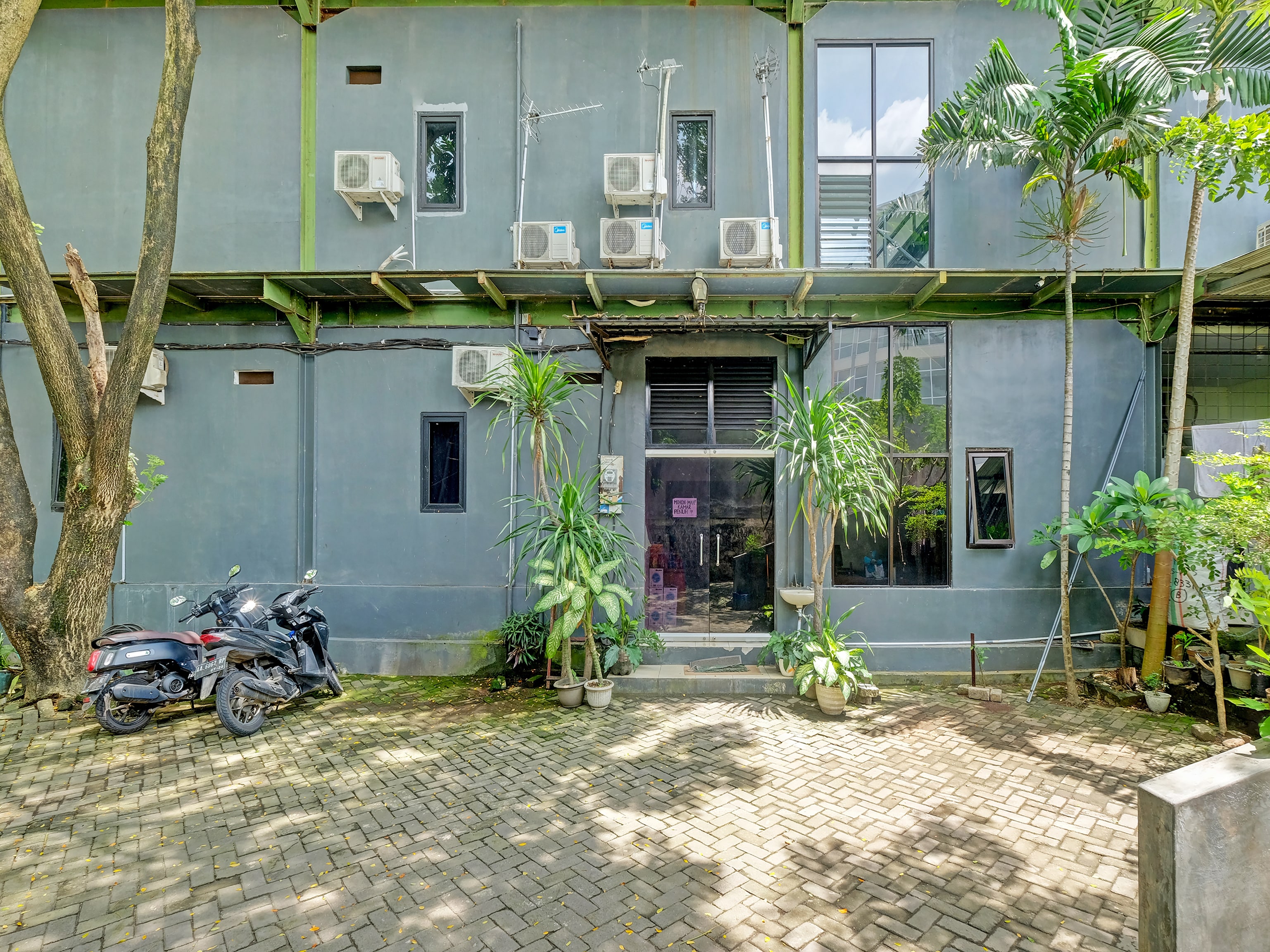 Hotel O Semarang near Bandara Ahmad Yani formerly Rumah Ceria - Tap to explore photos