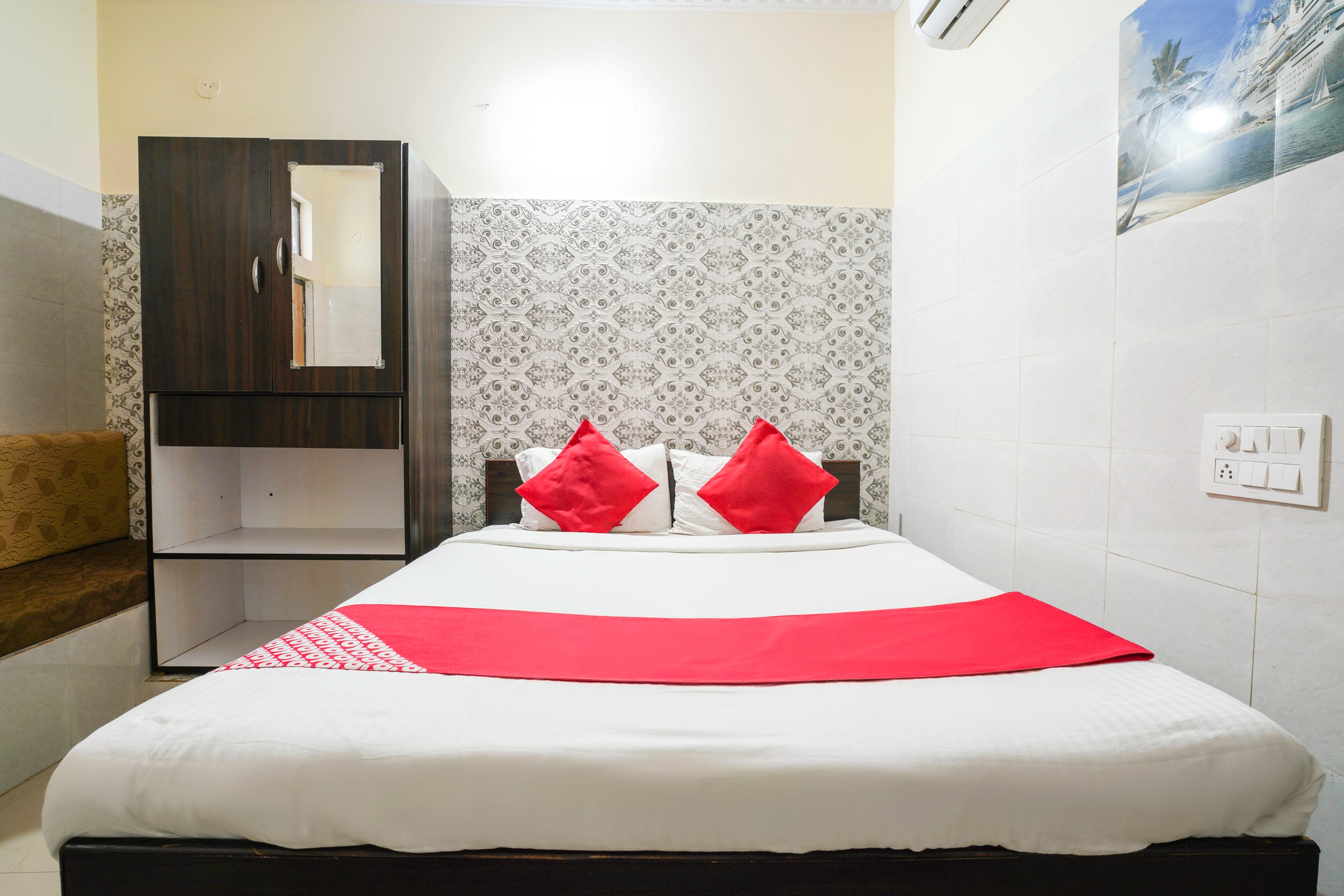 Hotel O Sweekar Inn Umdanagar Railroad Station - Tap to explore photos