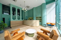 CMYK Boutique Hotel - 3-Min Walk to MRT Huai Khwang, 