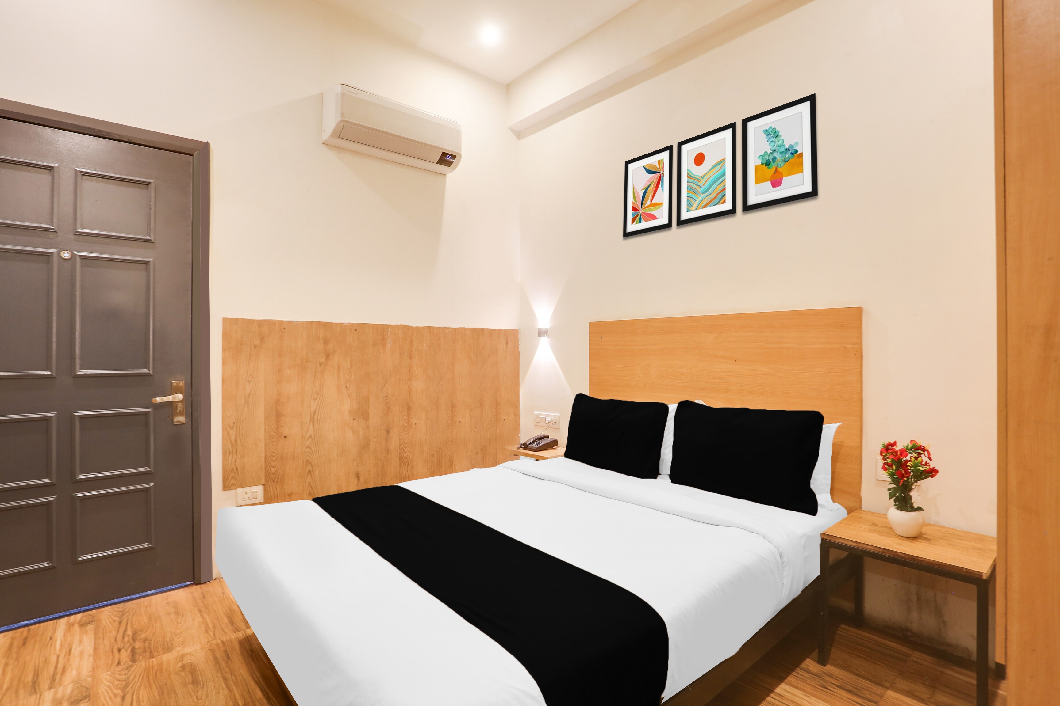 Super Townhouse Jagatpura Railway Station Formerly Hotel Buddhi - Tap to explore photos
