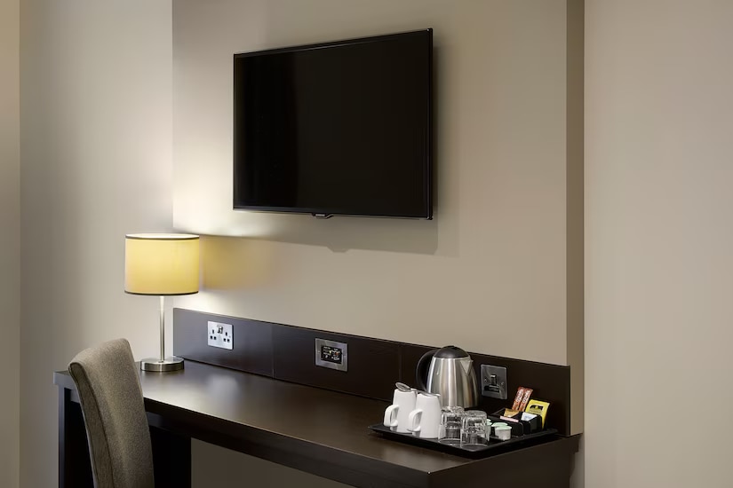 Premier Inn Gatwick Crawley (Goff's Park) - Tap to explore photos
