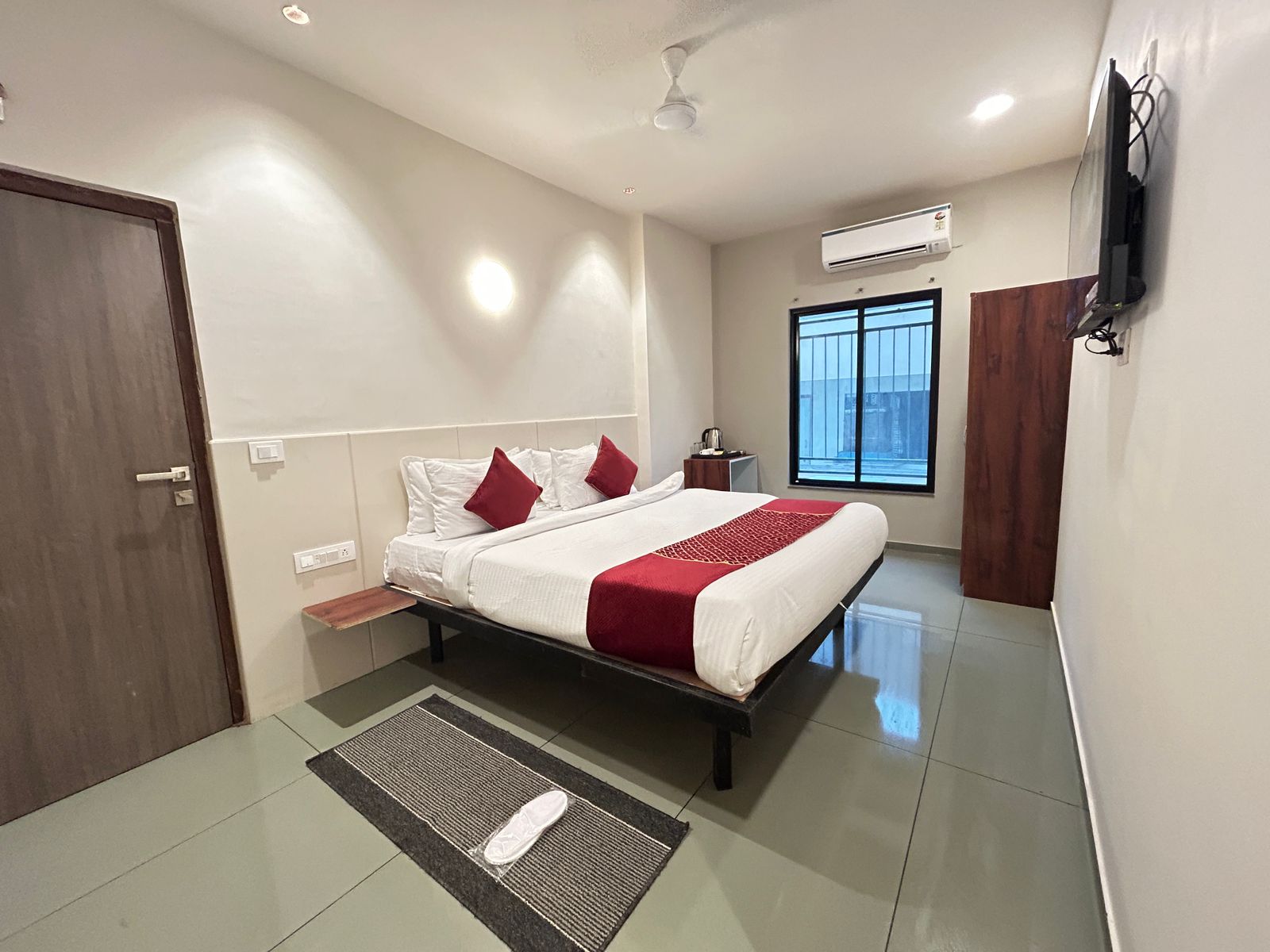 SwagStay Hotel Riviera Grand