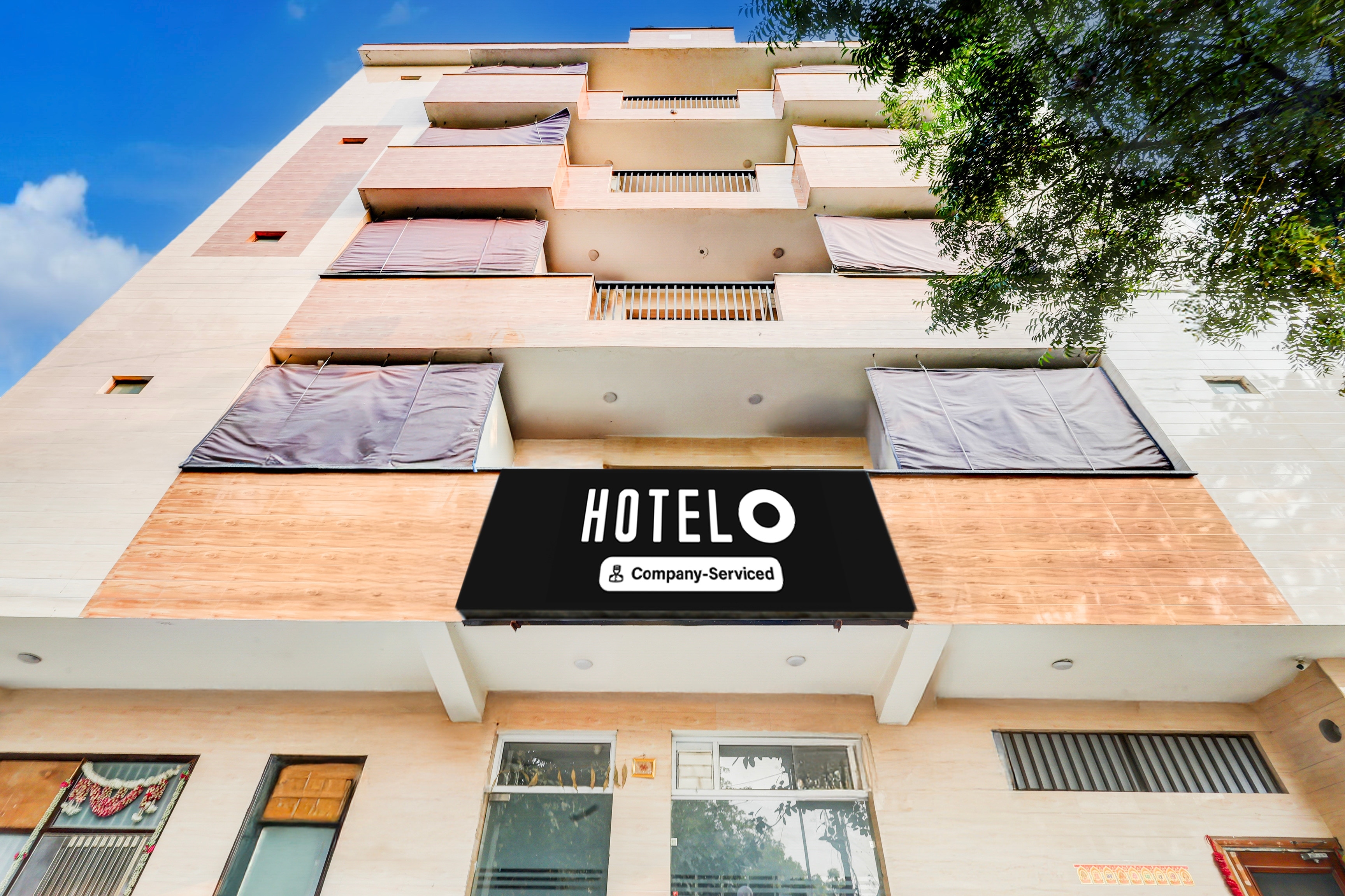 Super Hotel O Sector 25 Near Iskcon Temple Formerly Hotel Amazing House - Tap to explore photos