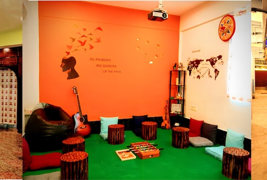 Hidden Monkey Backpackers || Near Darjeeling Toy Station