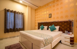 Lawn View Room
