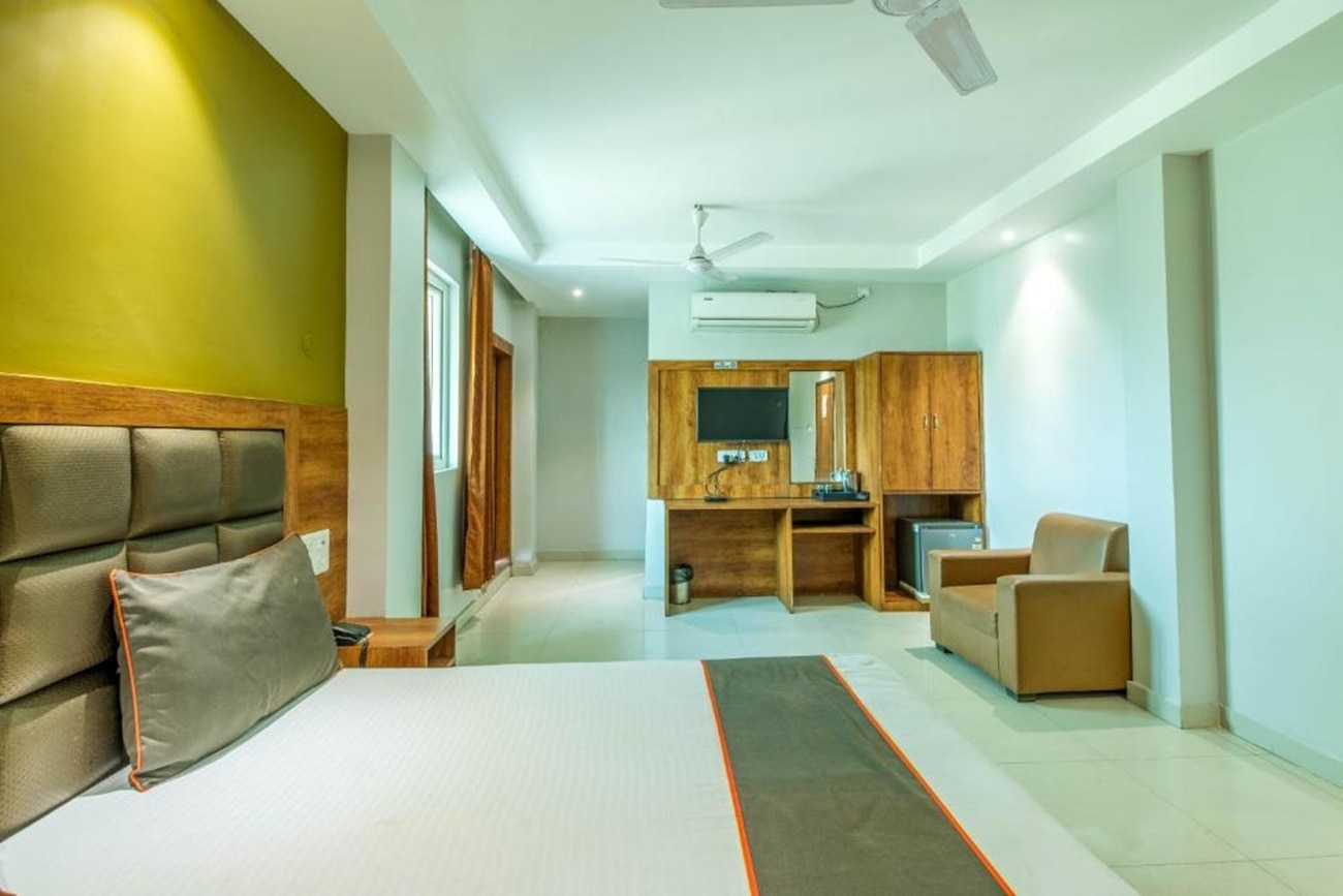 Hotel Parnil residency - Tap to explore photos