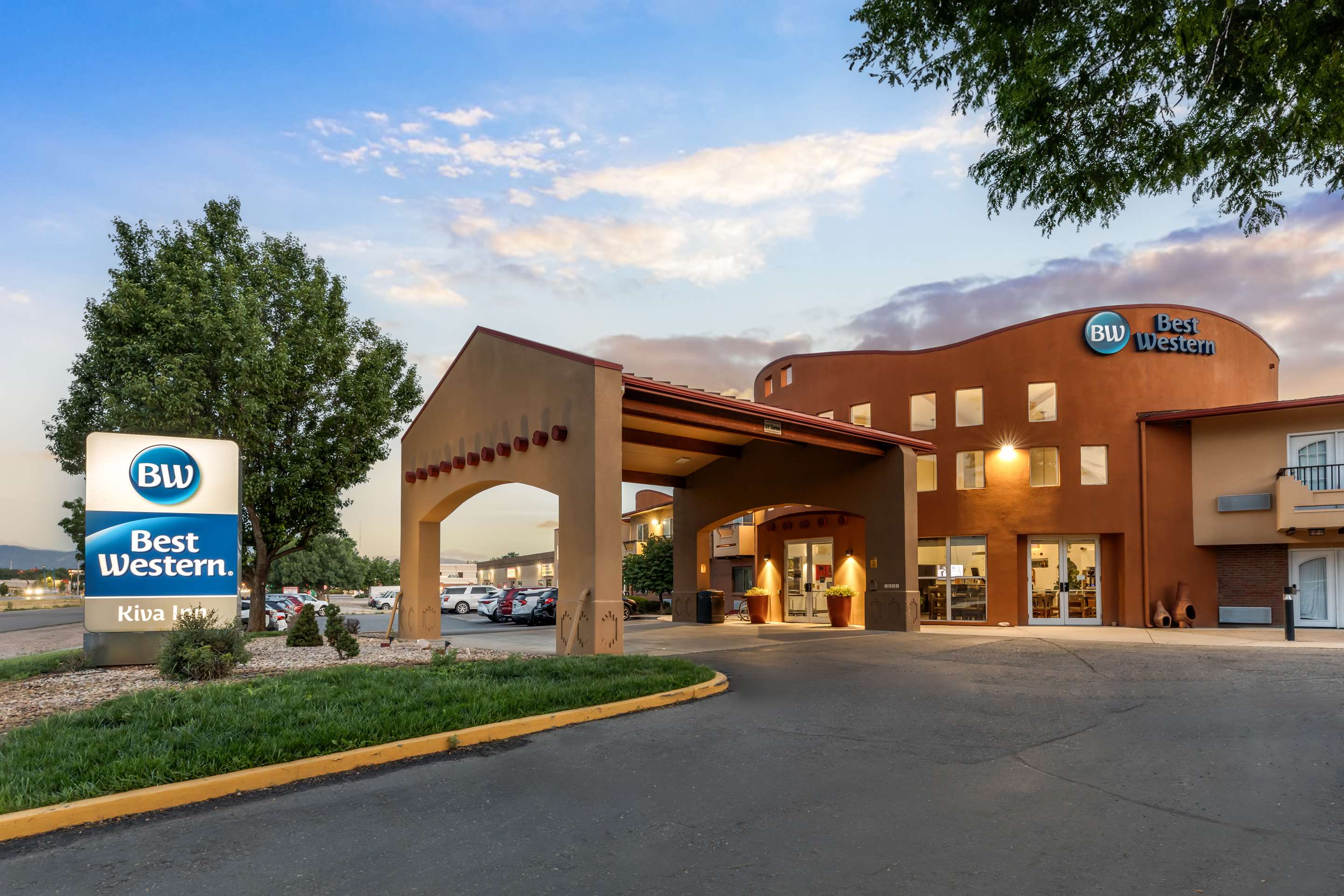 Best Western Kiva Inn - Tap to explore photos