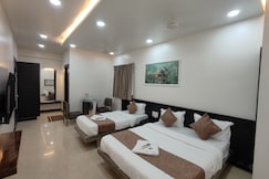 Hotel Dwarka, Adilabad