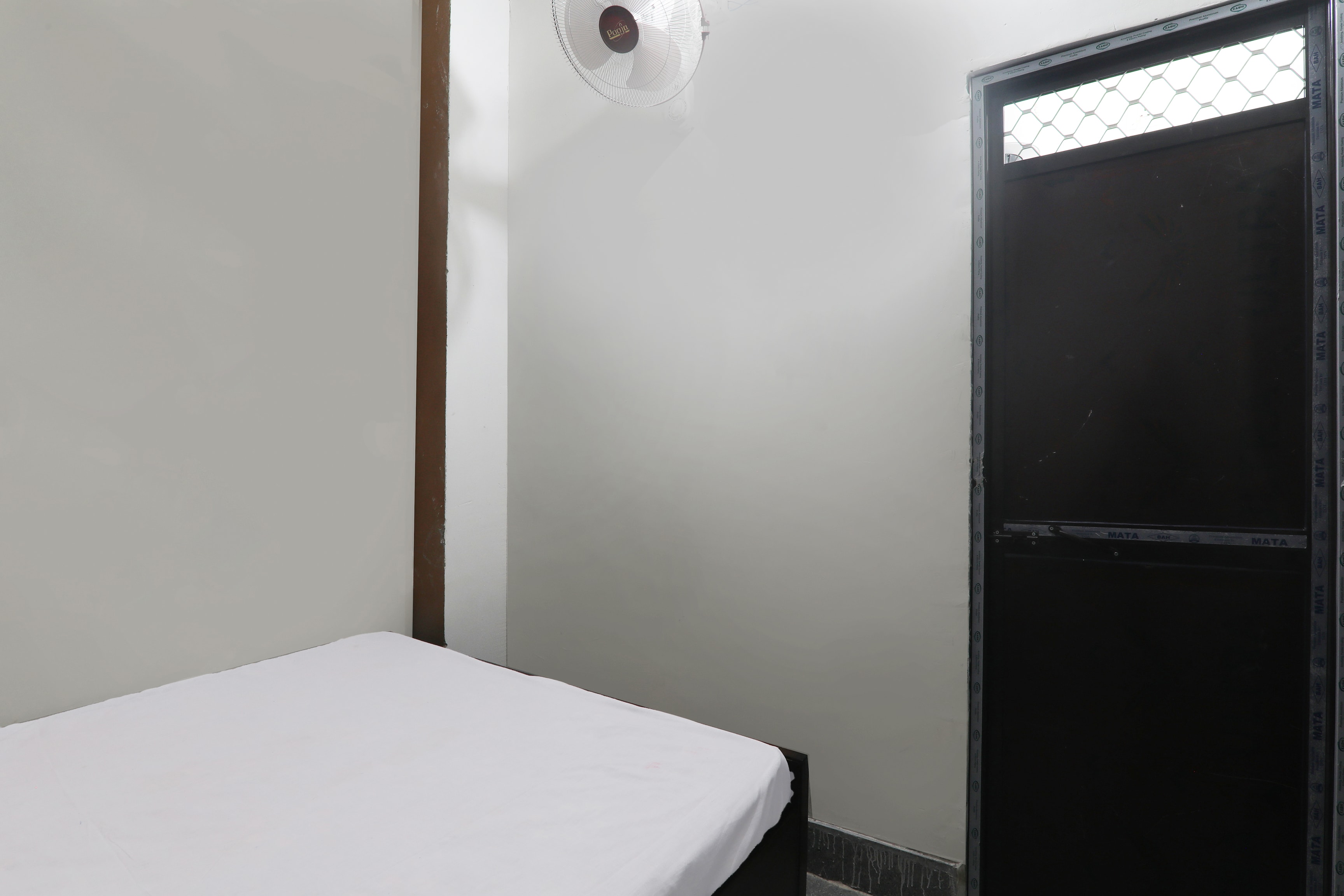 Hotel O OM Guest House - Tap to explore photos