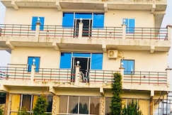 HOTEL SUNRAHI, Dhampur