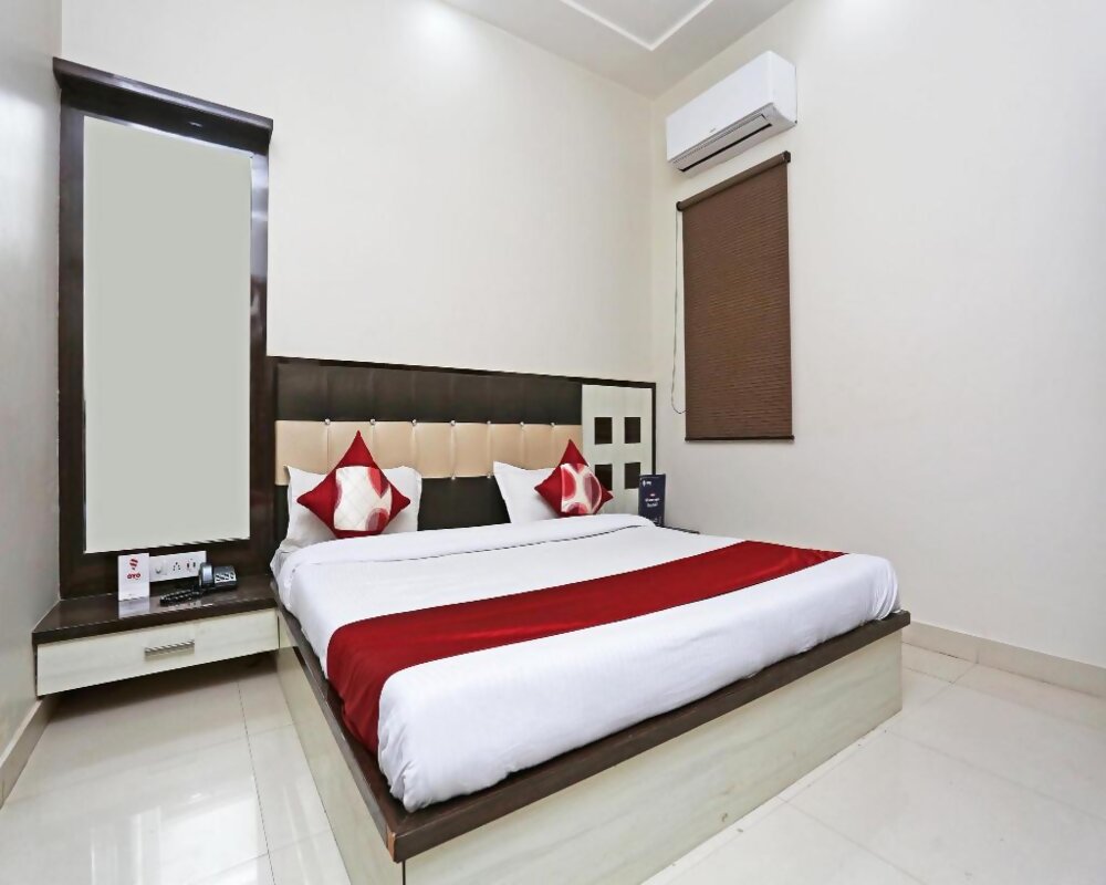 Hotel KN Plaza by WB Inn - Tap to explore photos