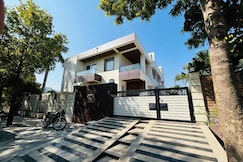 The Flora Homestay |Near Goverdhan Sagar Lake, Falna