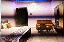 Hotel DEV PLAZA, Bareli