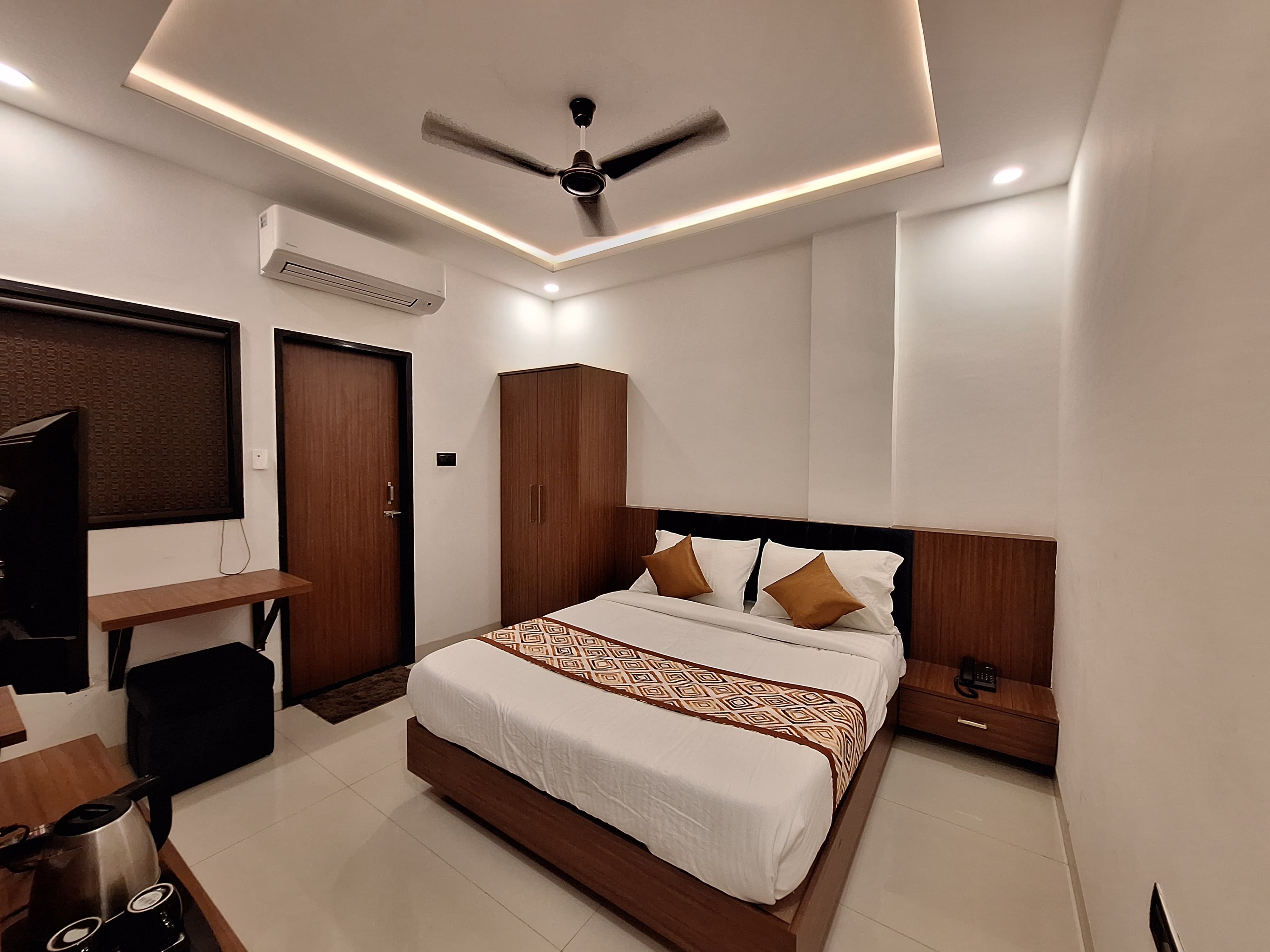 Hotel Jatin Bhopal - Tap to explore photos