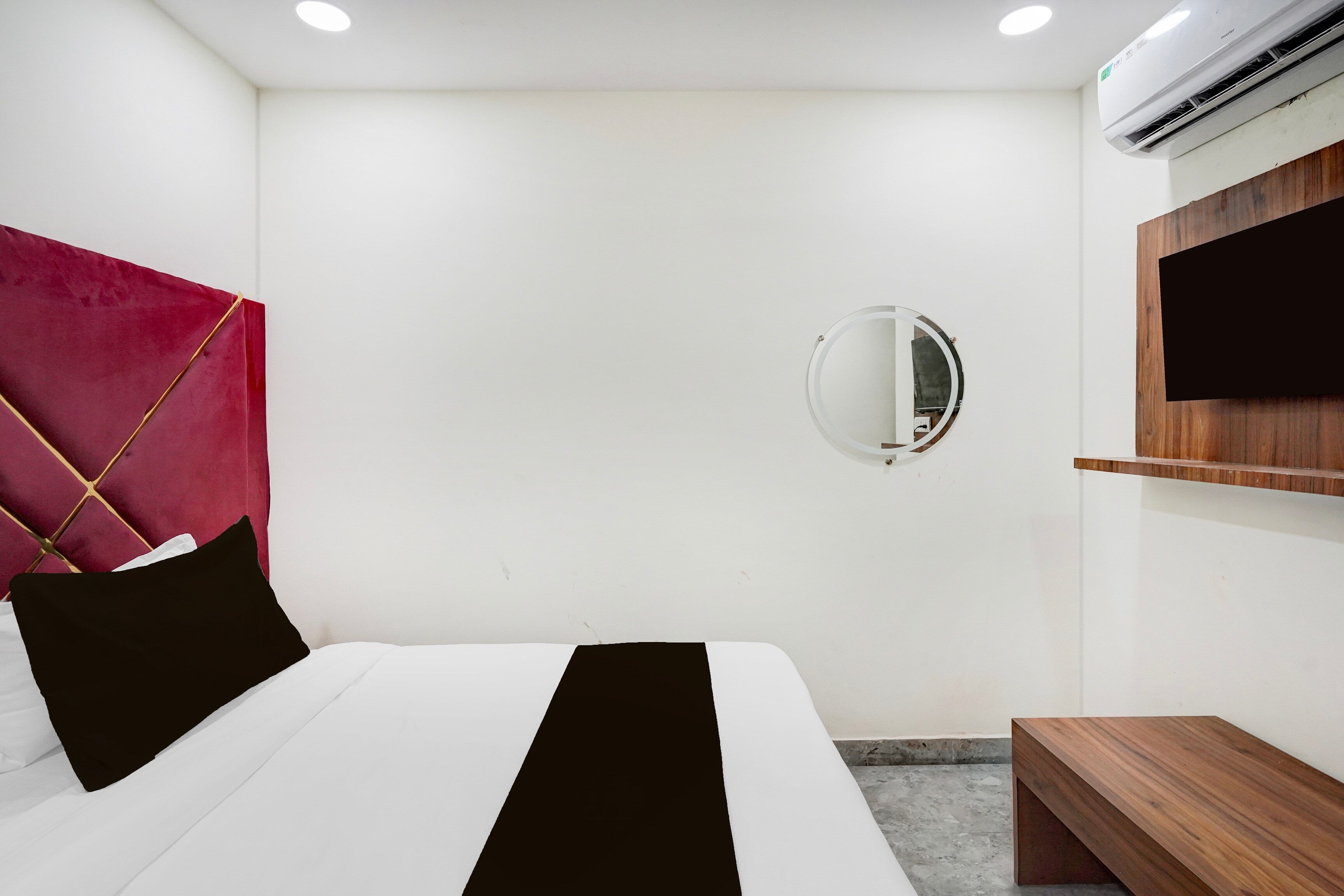 Hotel O Indirapuram Grand - Tap to explore photos