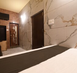 Deluxe Room by Plush Hotels