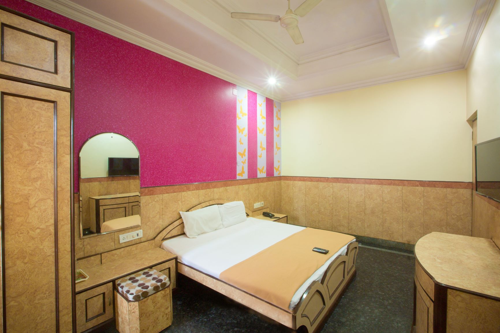 HOTEL SURIYA INTERNATIONAL - Tap to explore photos