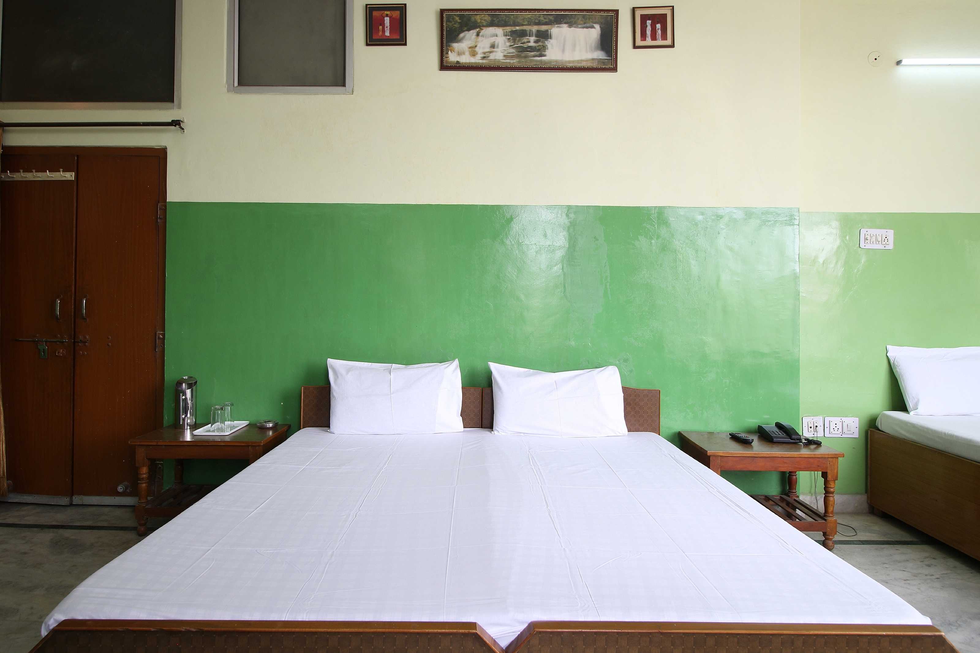 Hotel O Shree Shyam Guest House - Tap to explore photos