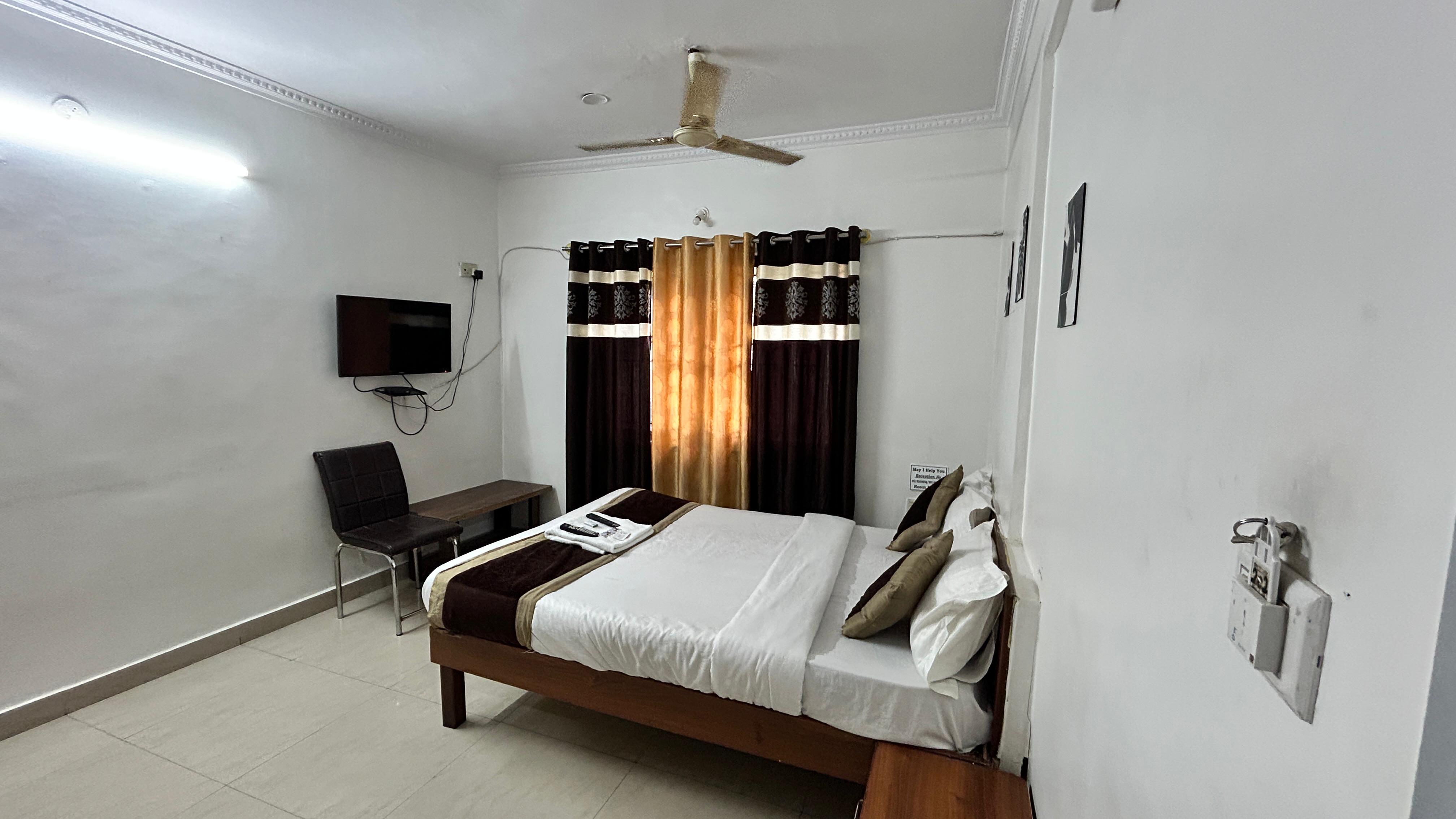Hotel - Aradhya Comforts - Tap to explore photos