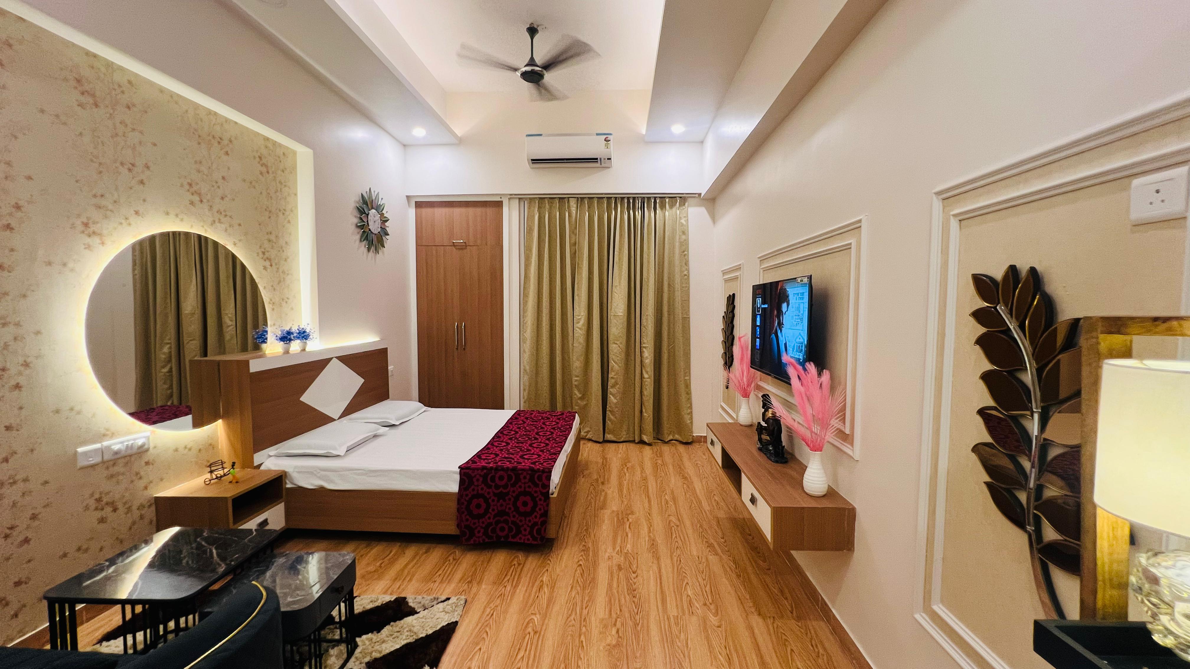 Beautiful Studio at Gaur City Mall(17th Floor) - Tap to explore photos