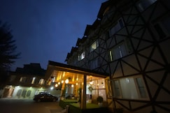 Hotel Sahara Grand Hills (2mins Walk To Dal Lake), Srinagar