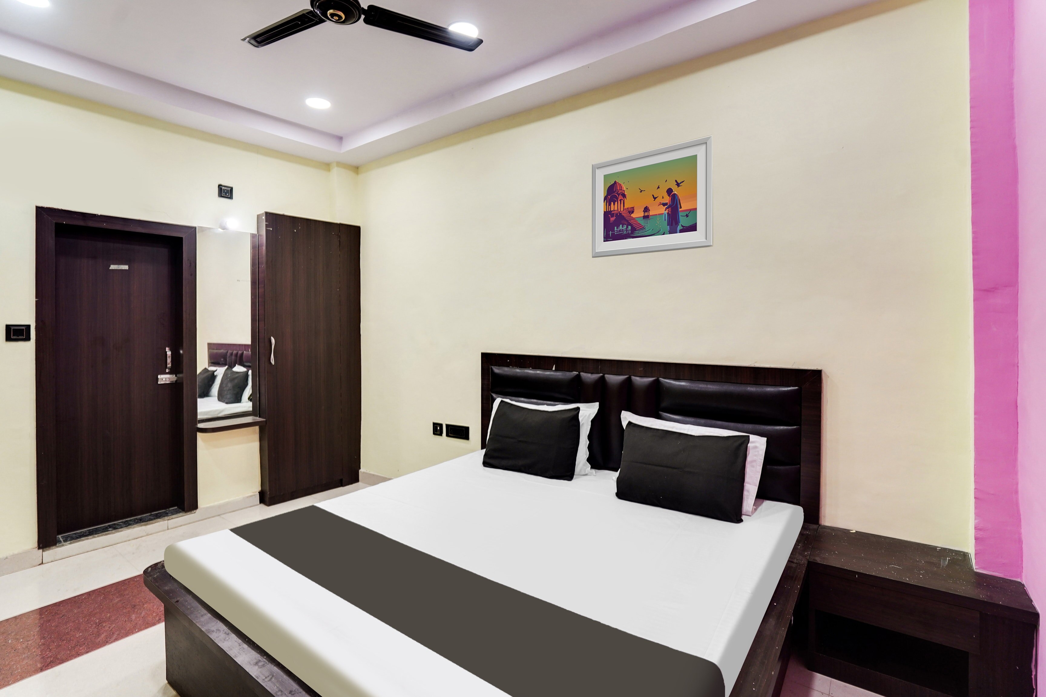 Hotel O New Shree Radhe Radhe Hotel - Tap to explore photos