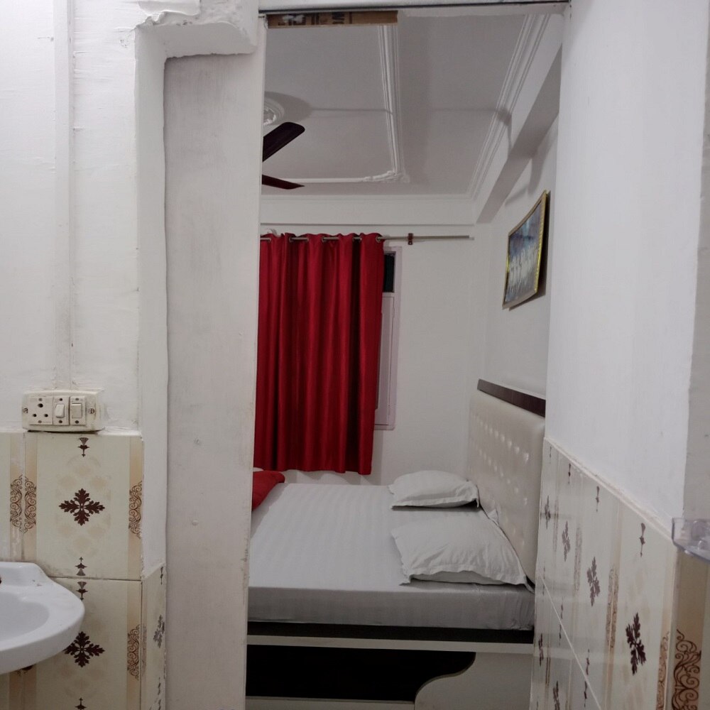 Yash Home Stay - Tap to explore photos