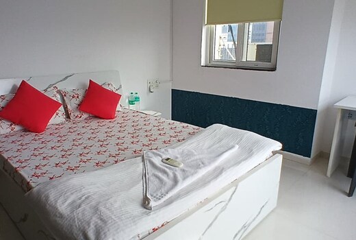 Fullysetup 2bhk Amanora  Seasons