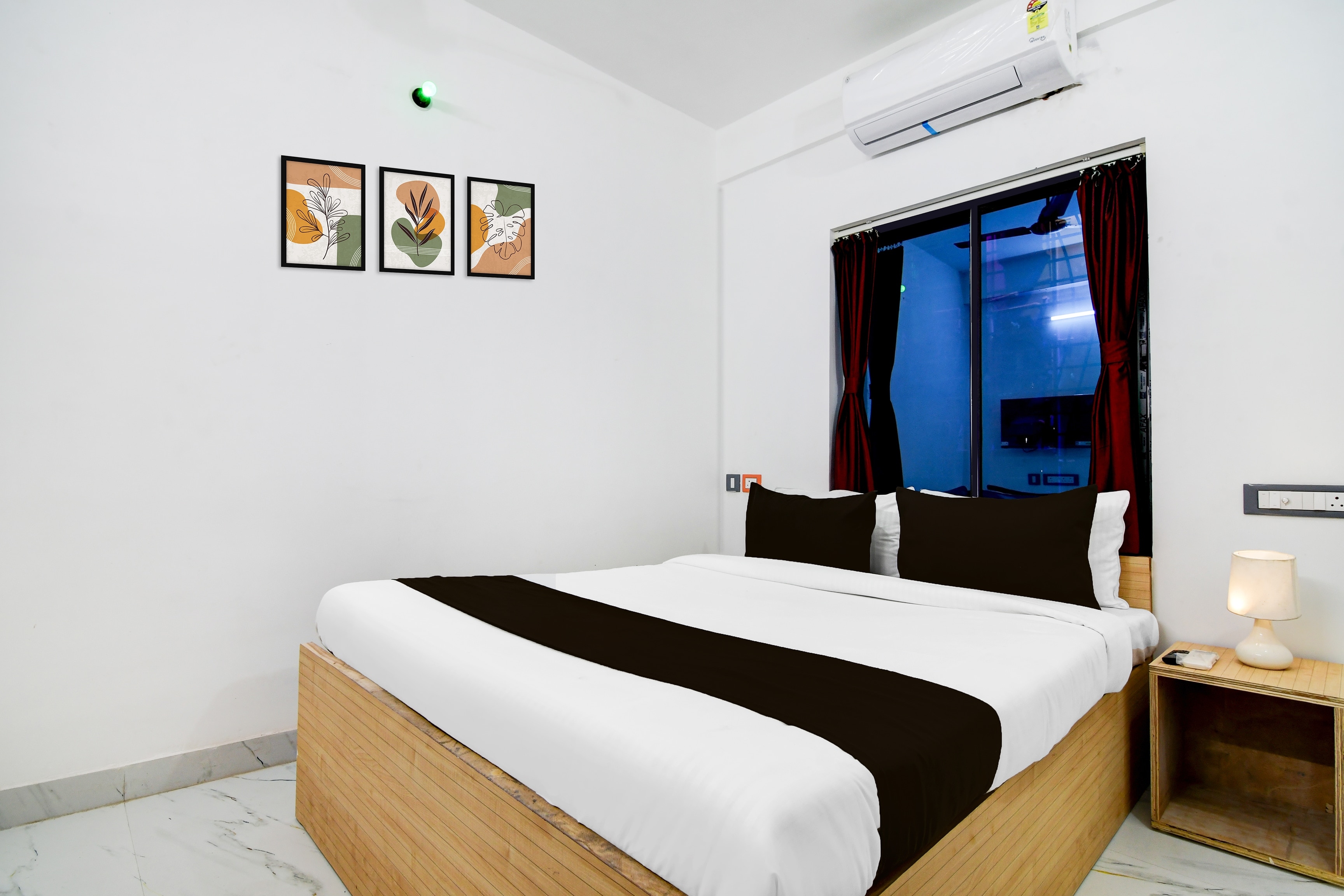 Super Hotel O New Town Near Downtown Mall - Tap to explore photos