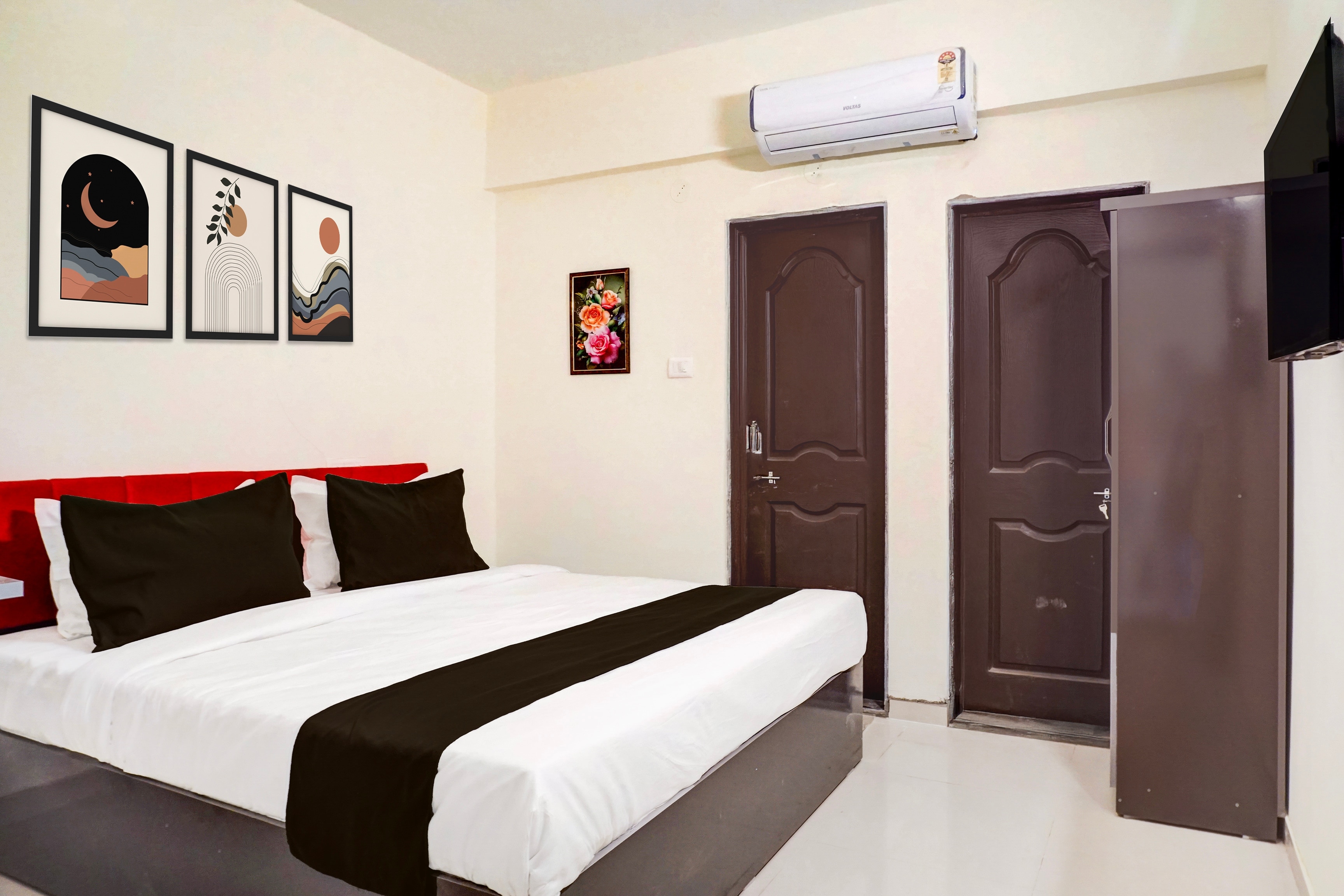 Super Collection O Uptown Hinjewadi - Tap to explore photos
