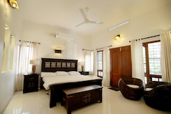 Waves and Shores (Hill House), Kottayam