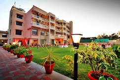 Genx Crescent By 1589, Lucknow