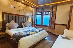 The Gwen Stays | Near Nainital Lake, Nainital