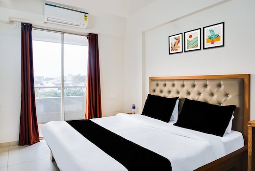 Super Townhouse Lohegaon Near Pune Airport formerly Landmark Regency