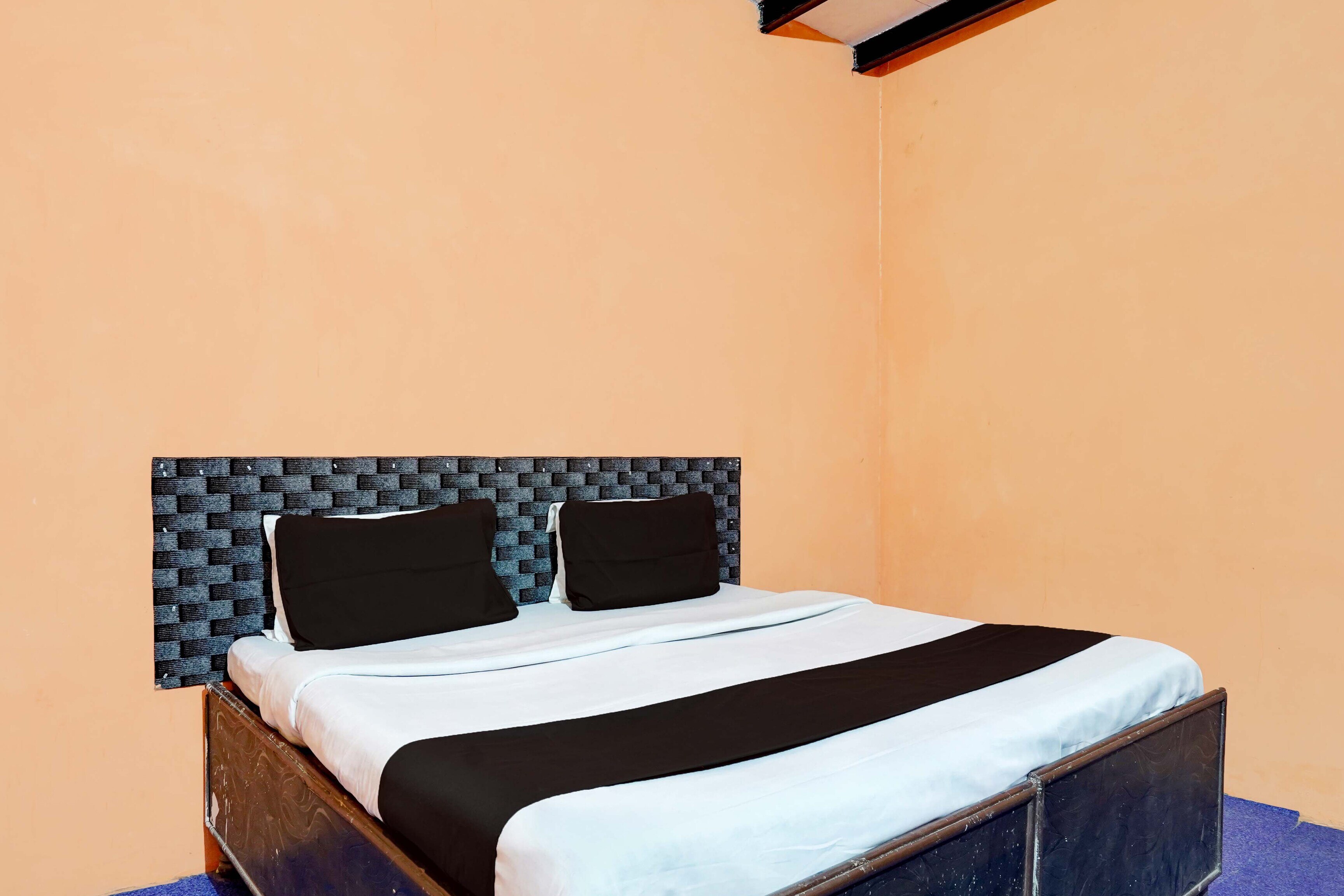 Hotel O Preet Hotel & Restaurant - Tap to explore photos