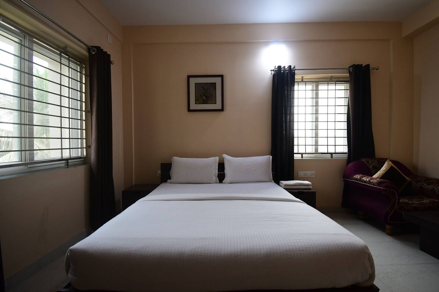 Shree Residency Guest House - Tap to explore photos