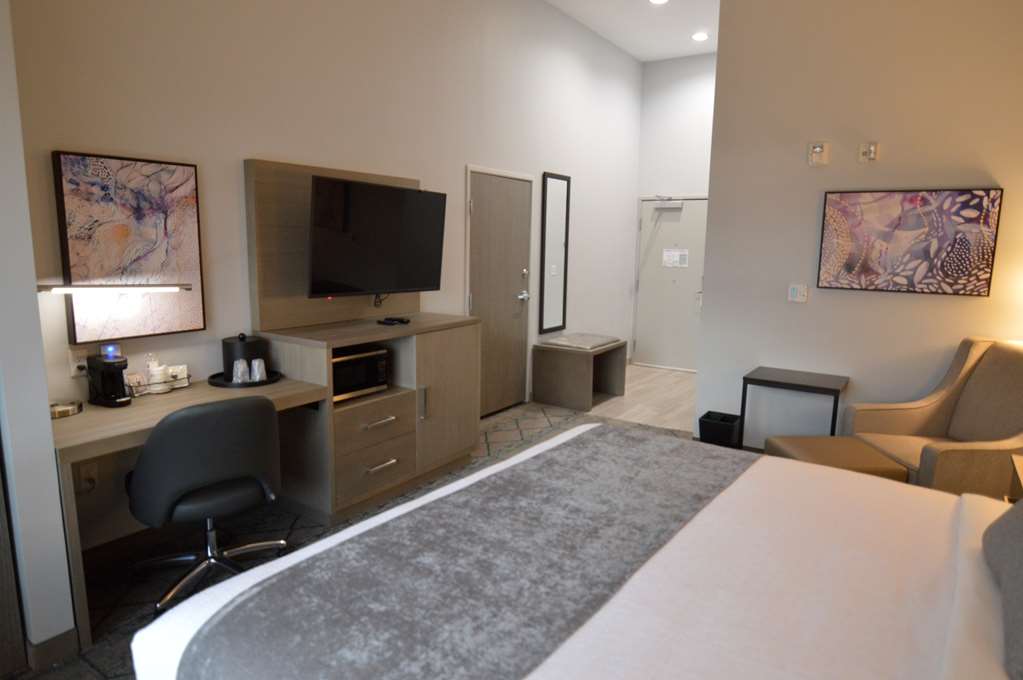 Best Western Plus Executive Residency Oklahoma City I-35 - Tap to explore photos